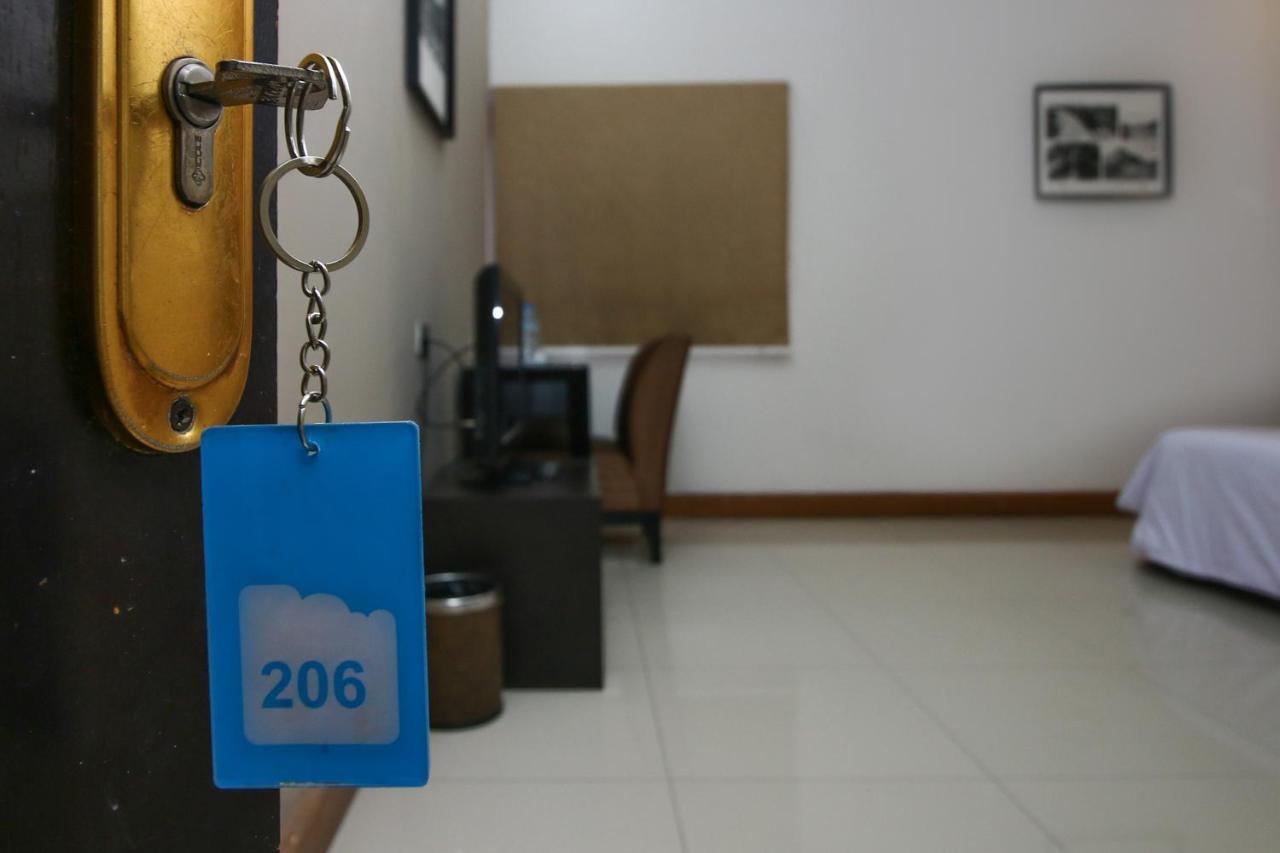 Sky Hotel Buah Batu 1 Bandung Bagian luar foto
