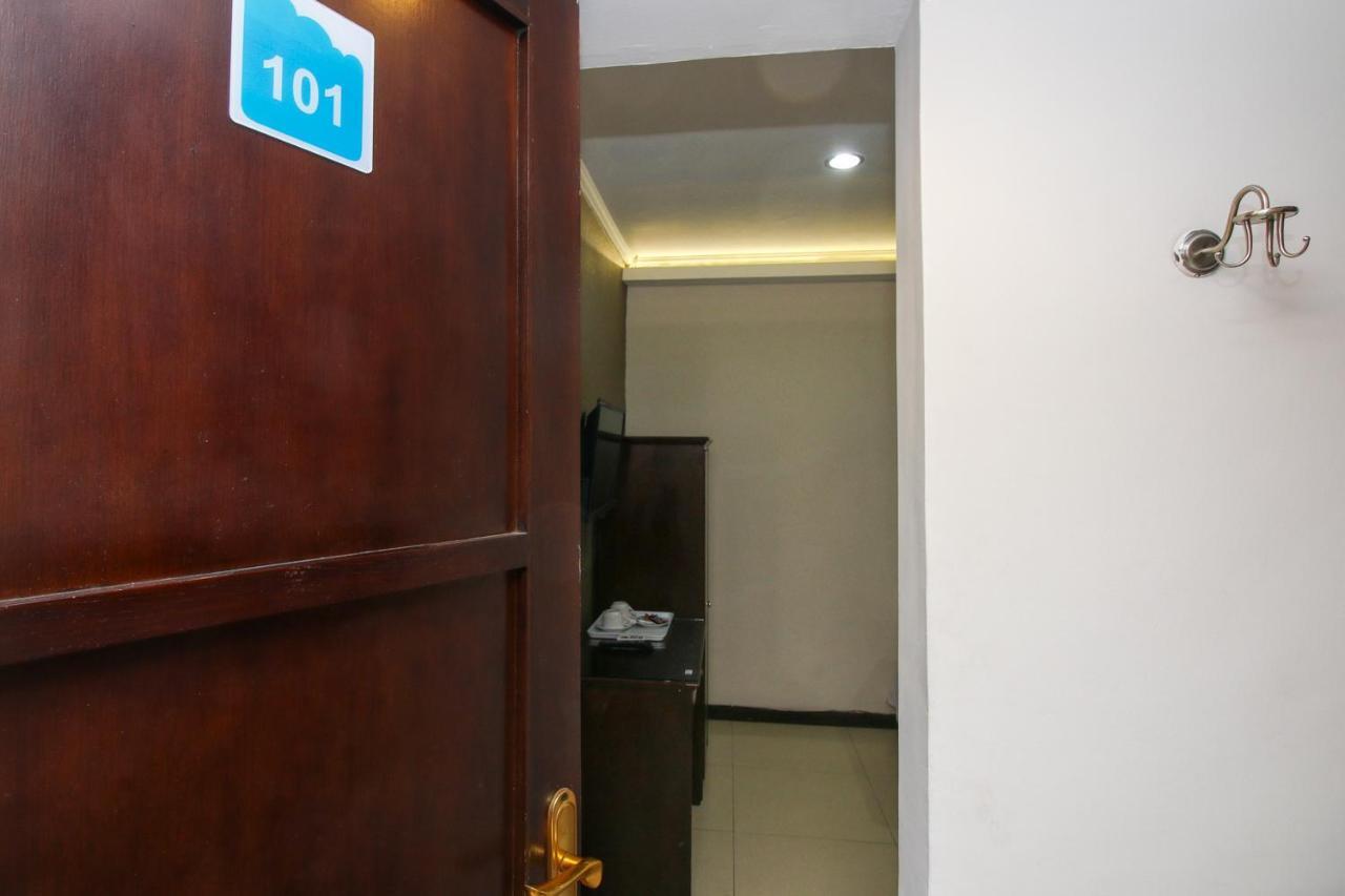 Sky Hotel Buah Batu 1 Bandung Bagian luar foto