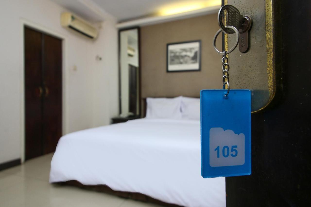 Sky Hotel Buah Batu 1 Bandung Bagian luar foto